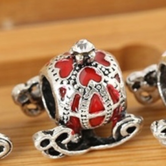 925 Cinderella’s Coach Charm - Picture 1 of 4